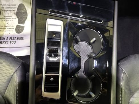 Used 2024 Volkswagen Atlas Cross Sport SEL R-Line image 19