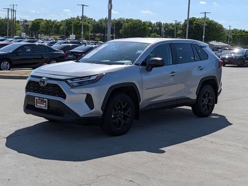 Used 2024 Toyota RAV4 LE FWD image 9