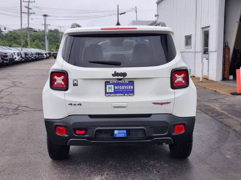 Used 2022 Jeep Renegade Trailhawk w/ Trailer Tow Group AWD/4WD image 4