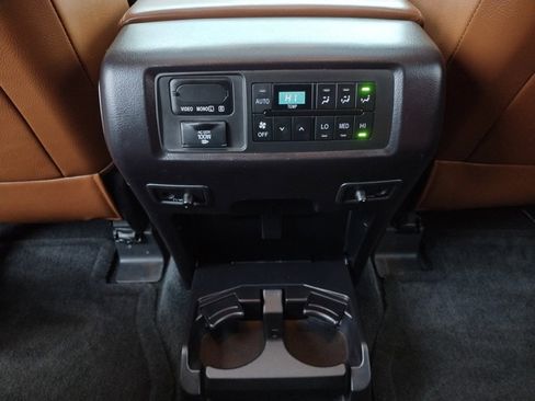 Used 2018 Toyota Sequoia Platinum w/ Preferred Accessory Package image 9