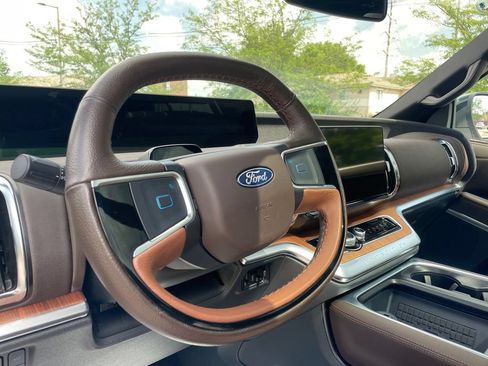 Used 2025 Ford Expedition Max King Ranch AWD/4WD image 16