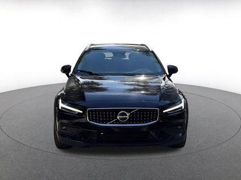 Used 2025 Volvo V60 B5 Cross Country Plus AWD/4WD image 4