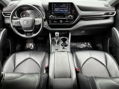 Used 2022 Toyota Highlander XSE image 9