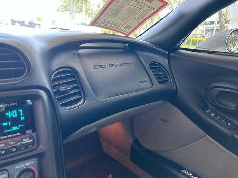 Used 2000 Chevrolet Corvette Coupe w/ Roof Pkg RWD image 38