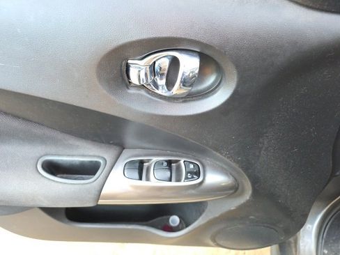 Used 2012 Nissan Juke SV image 11