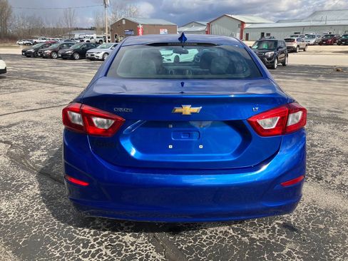 Used 2017 Chevrolet Cruze LT w/ Convenience Package image 4