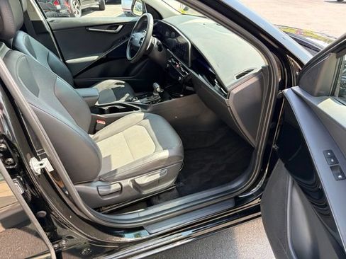 Certified 2023 Kia Niro EX Touring FWD image 11