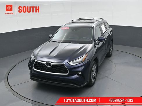 Used 2024 Toyota Highlander XLE AWD/4WD image 54