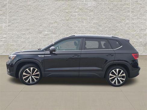 Used 2022 Volkswagen Taos SE FWD image 4