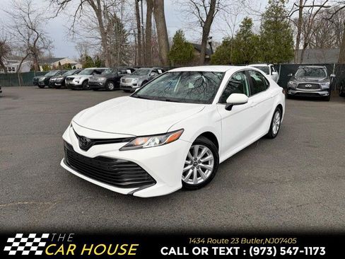 Used 2019 Toyota Camry LE image 1