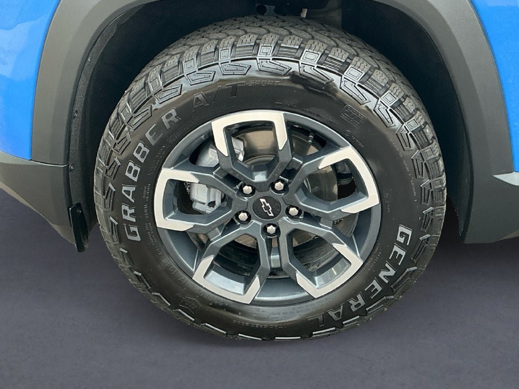 Used 2025 Chevrolet Equinox ACTIV w/ Safety and Technology Package AWD/4WD image 9