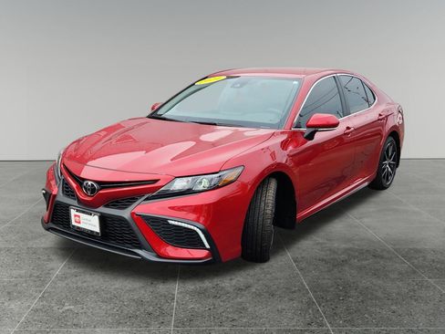 Certified 2024 Toyota Camry SE image 3