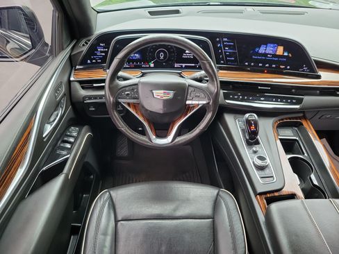 Used 2021 Cadillac Escalade Premium Luxury AWD/4WD image 13