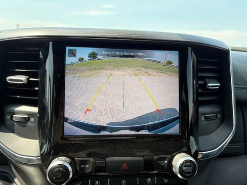 Used 2024 RAM 1500 Laramie AWD/4WD image 11