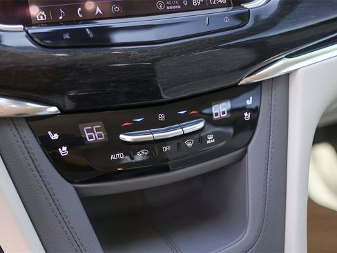 Used 2022 Cadillac XT6 Premium Luxury w/ Technology Package image 19