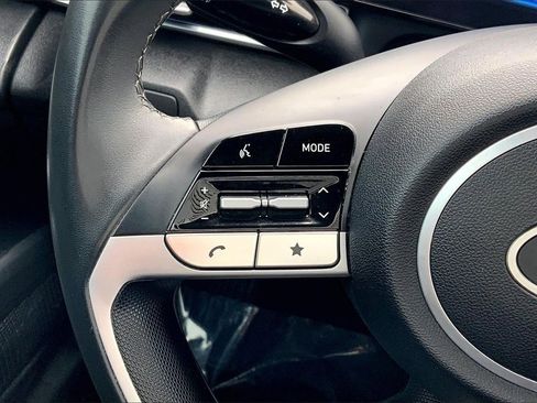 Used 2025 Hyundai Elantra SEL image 12