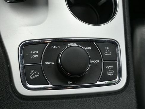 Used 2015 Jeep Grand Cherokee High Altitude AWD/4WD image 17