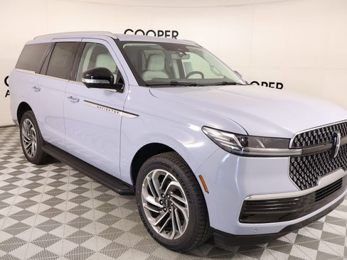 New 2026 Lincoln Navigator Premiere AWD/4WD image 1