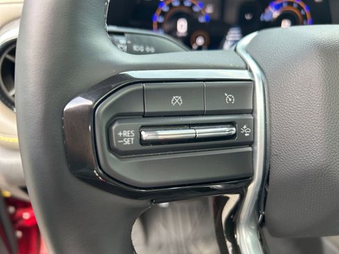 Used 2025 Chevrolet Colorado ZR2 w/ Technology Package AWD/4WD image 17