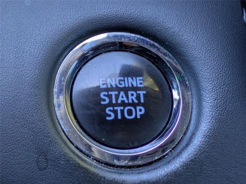 Used 2022 Toyota Highlander XLE AWD/4WD image 32