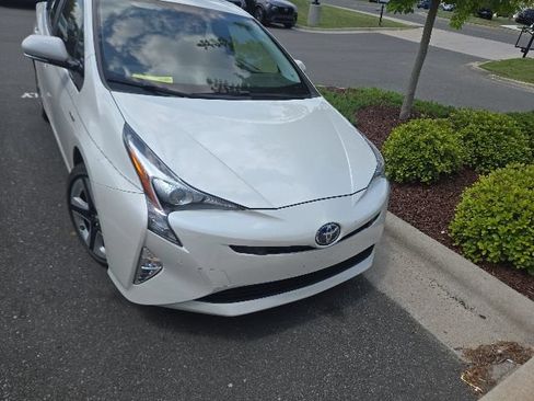 Used 2018 Toyota Prius Three Touring FWD image 5