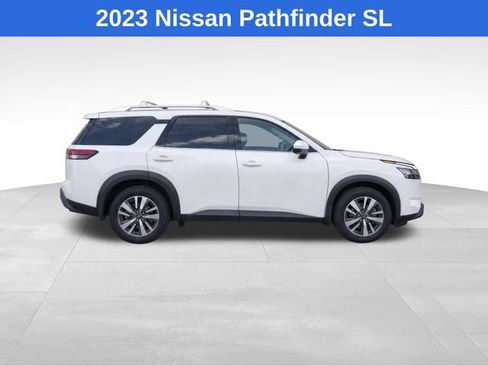 Used 2023 Nissan Pathfinder SL AWD/4WD image 2