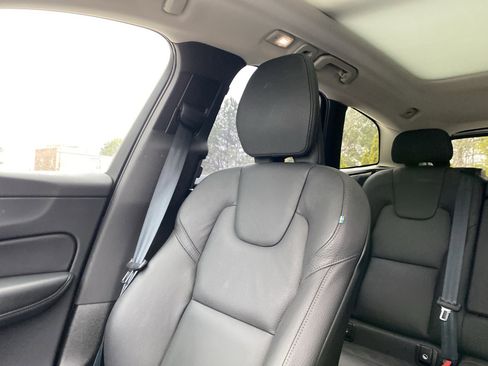 Used 2025 Volvo XC60 B5 Plus image 20