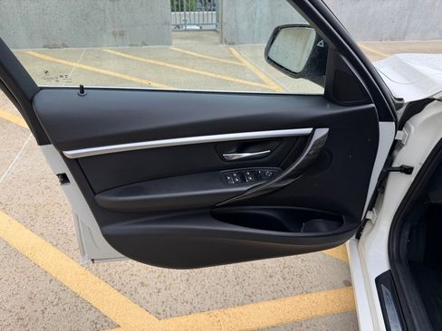 Used 2018 BMW 330i xDrive Sedan AWD/4WD image 4