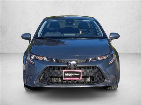 Used 2022 Toyota Corolla LE image 2