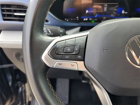 Used 2024 Volkswagen Taos SE image 16