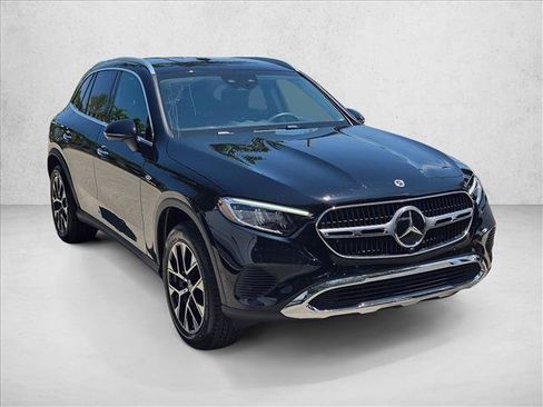Used 2025 Mercedes-Benz GLC 350e 4MATIC image 3