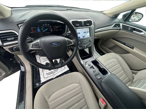 Used 2020 Ford Fusion SE image 32