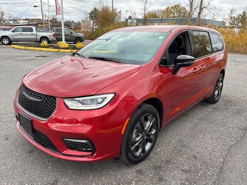New 2026 Chrysler Pacifica Select AWD/4WD image 3