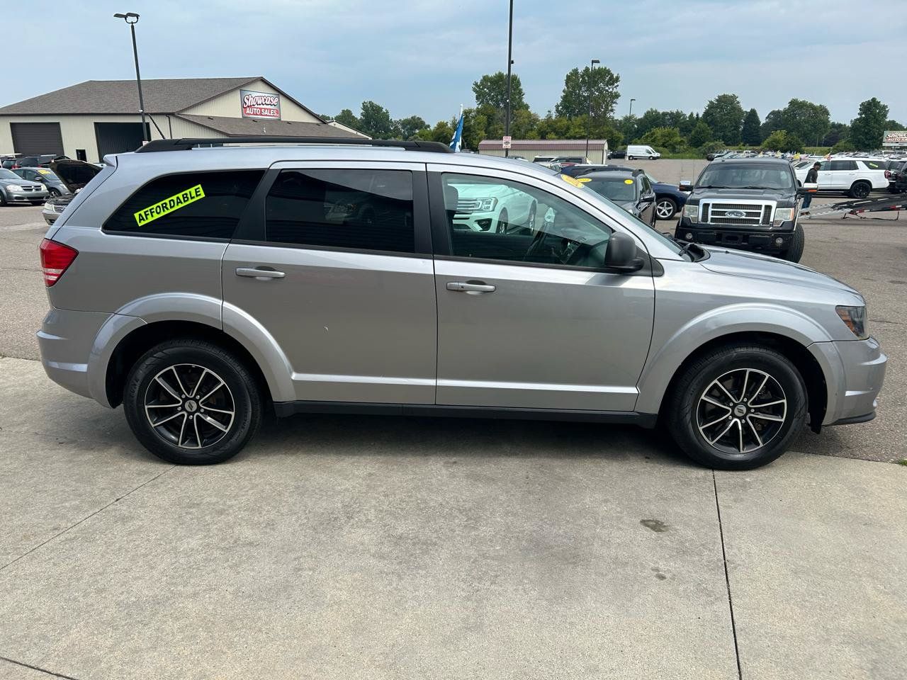Used 2018 Dodge Journey SE w/ Connectivity Group FWD image 4