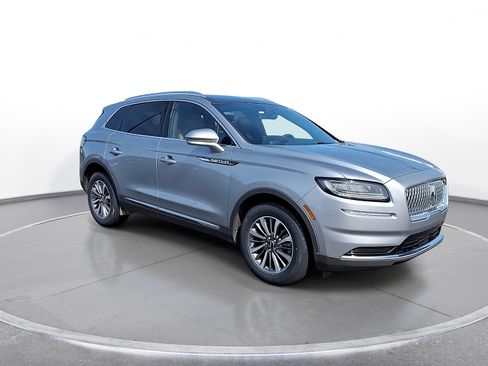 Used 2022 Lincoln Nautilus Reserve w/ Luxury Package AWD/4WD image 2