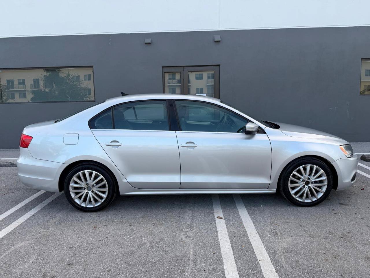 Used 2011 Volkswagen Jetta SEL FWD image 9