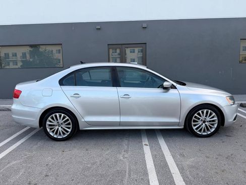 Used 2011 Volkswagen Jetta SEL FWD image 9