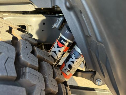 Used 2025 Jeep Gladiator Mojave w/ Convenience Group image 3