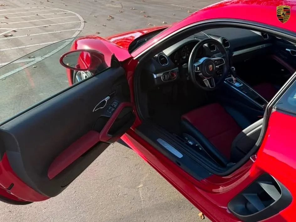 Used 2018 Porsche 718 Cayman RWD image 20