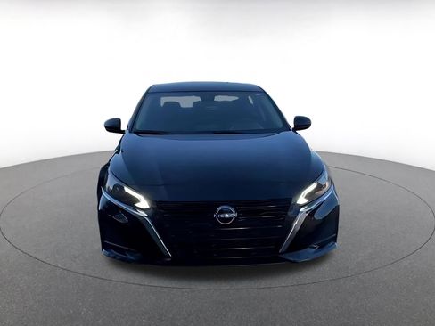 Used 2025 Nissan Altima 2.5 SV image 4