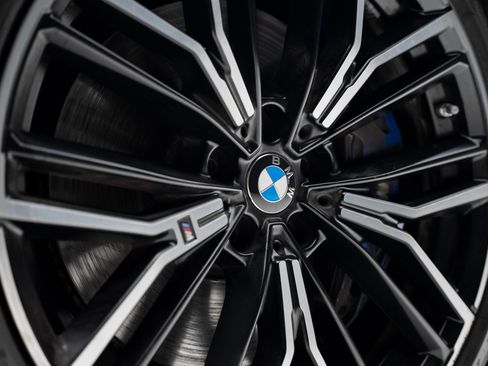 Used 2023 BMW M550i xDrive AWD/4WD image 22