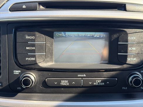 Used 2018 Kia Sorento L FWD image 9