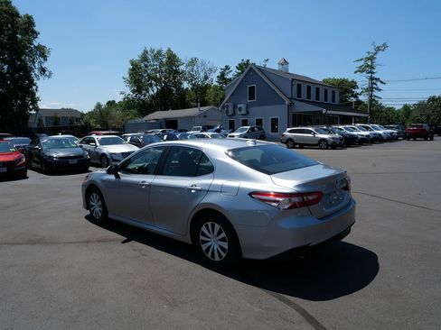 Used 2020 Toyota Camry LE w/ Fleet Convenience Package FWD image 5