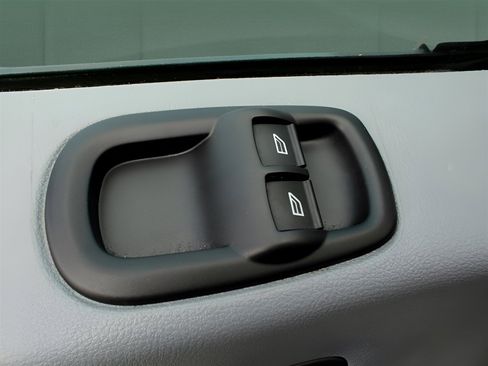 Used 2019 Ford Transit 150 XLT image 10