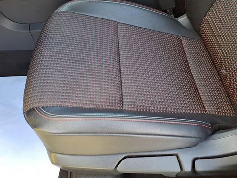 Used 2025 Nissan Kicks SR FWD image 7