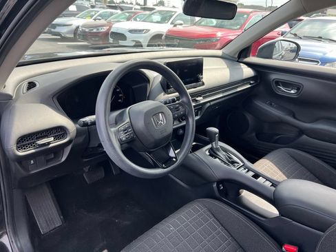Used 2023 Honda HR-V LX image 9