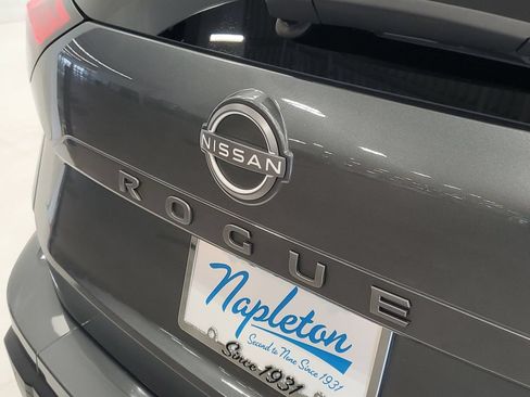 Used 2025 Nissan Rogue SV AWD/4WD image 8