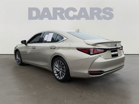 Used 2024 Lexus ES 300h w/ Luxury Package image 4