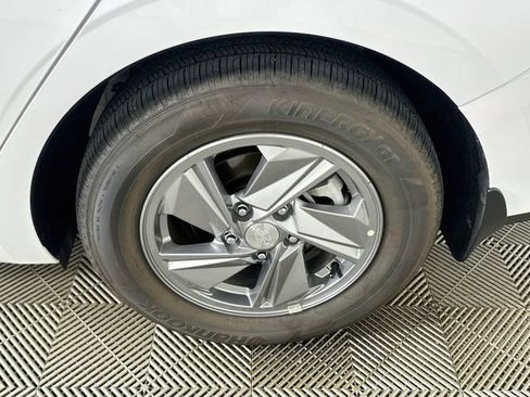 Used 2025 Hyundai Elantra SE FWD image 21
