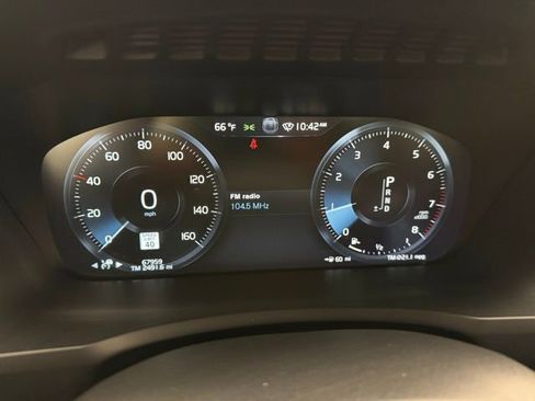 Used 2019 Volvo XC90 T6 Momentum w/ Advanced Package image 18